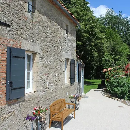 D'hotes Logis Charrier Le Petit Bignon Bed & Breakfast