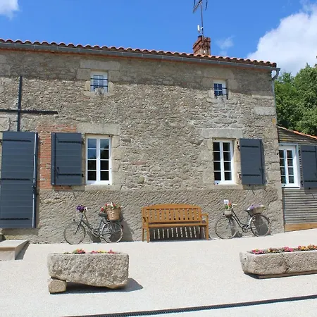 D'hôtes Logis Charrier Le Petit Bignon Couette-café 3*