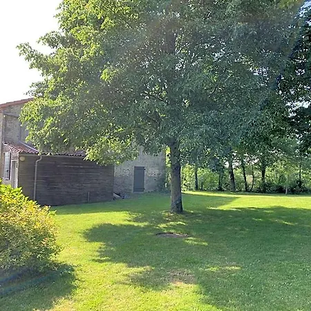 D'hotes Logis Charrier Le Petit Bignon Bed & Breakfast 3*