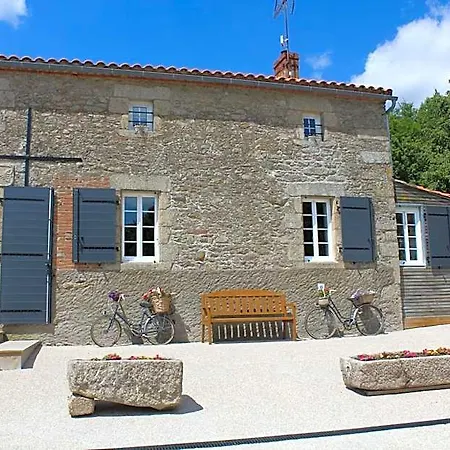 D'hotes Logis Charrier Le Petit Bignon Bed & Breakfast 3*