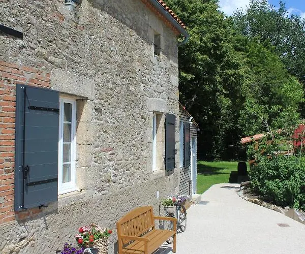 D'hotes Logis Charrier Le Petit Bignon 住宿加早餐酒店