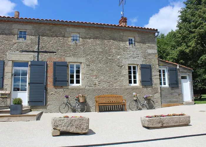D'hotes Logis Charrier Le Petit Bignon Bed & Breakfast 3*